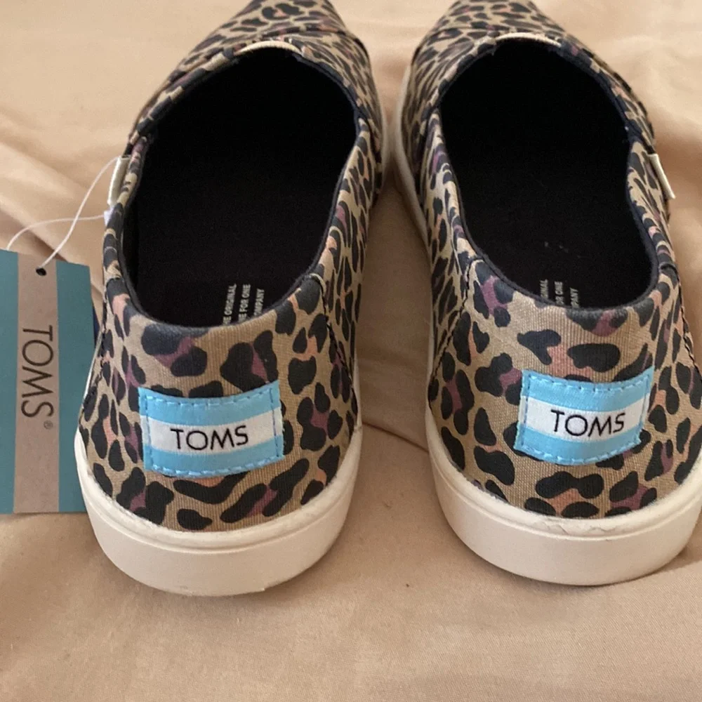 TOMS Size 8 - Picture 3 of 3
